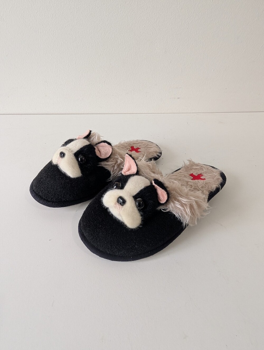 Black Bull Dog Slippers Rubber Bottom Size M 6.5-7.5